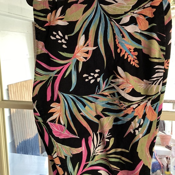 Tropical pants๐บ๐บ๐บ - Picture 12 of 17